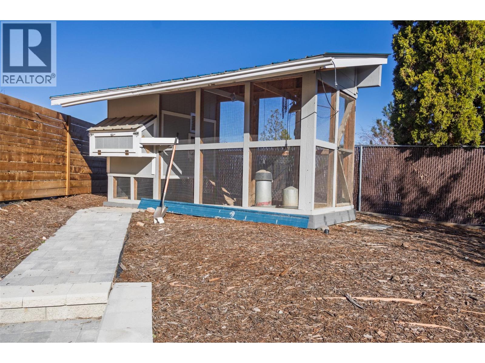325 Whiteshield Crescent - 4