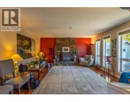 4pc Bathroom - 325 Whiteshield Crescent, Kamloops, BC V2E1G3 Photo 10
