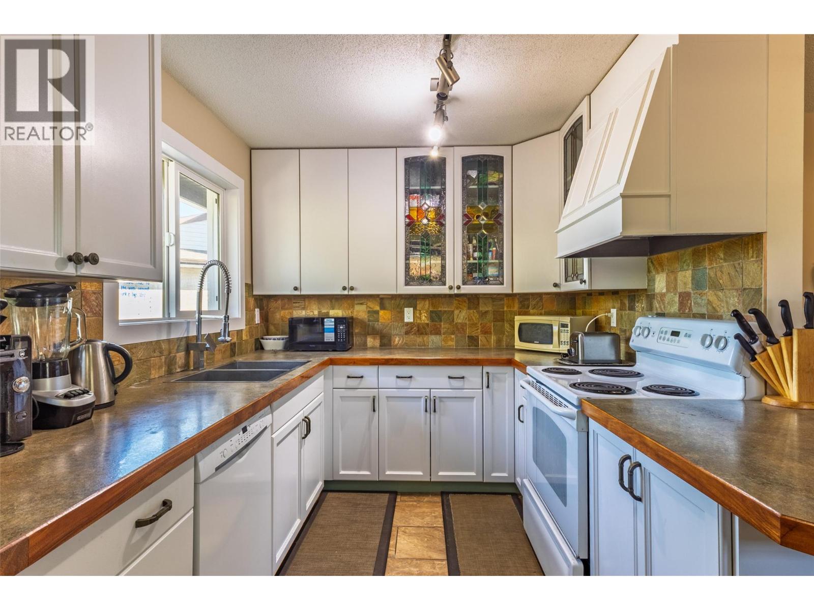 325 Whiteshield Crescent - 24
