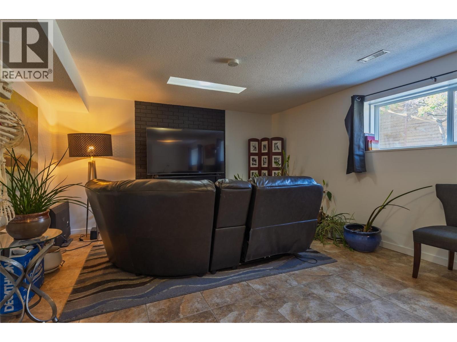 325 Whiteshield Crescent - 39