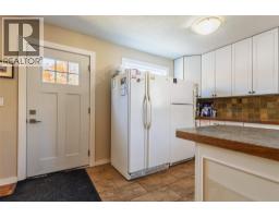 325 Whiteshield Crescent, Kamloops, BC V2E1G3 Photo 22
