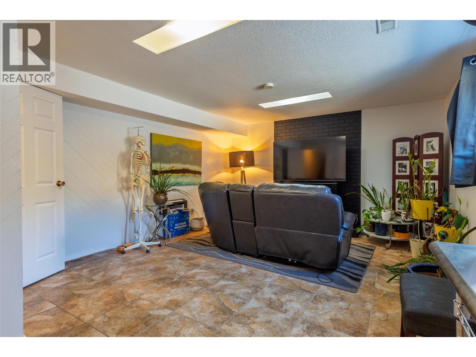 325 Whiteshield Crescent - 38