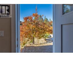 325 Whiteshield Crescent, Kamloops, BC V2E1G3 Photo 17