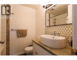 325 Whiteshield Crescent, Kamloops, BC V2E1G3 Photo 28