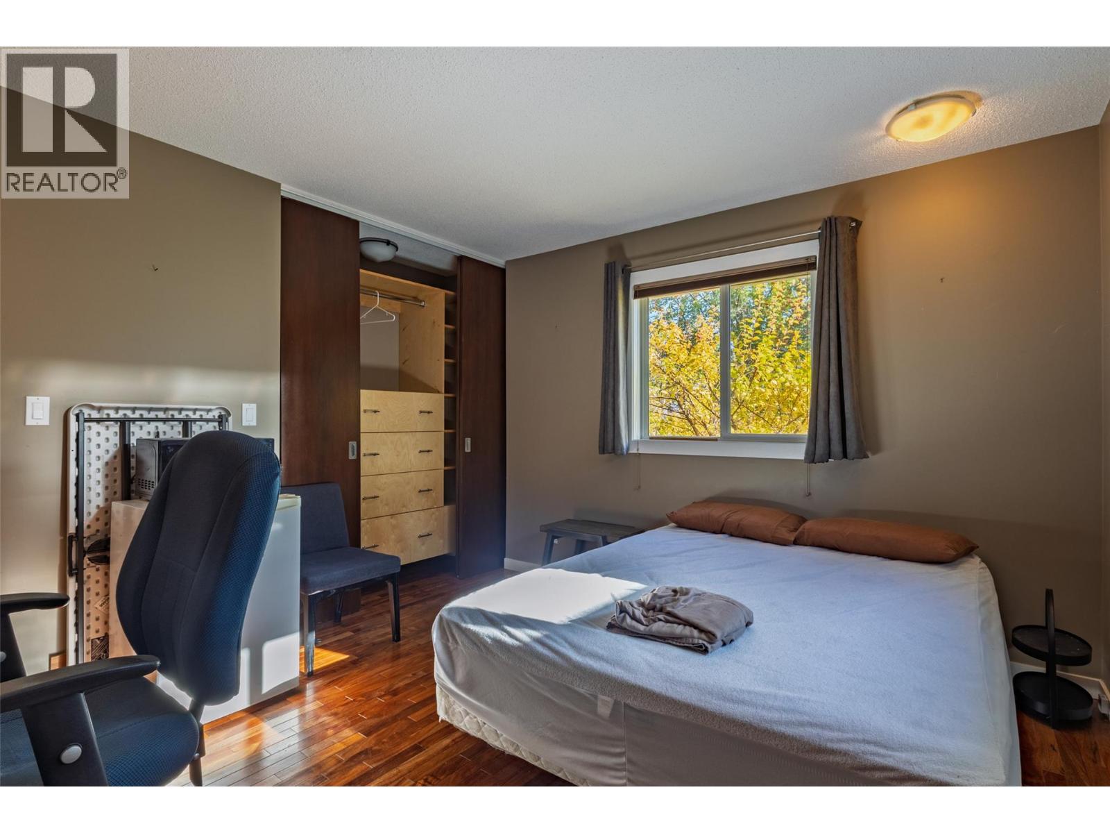 325 Whiteshield Crescent - 34