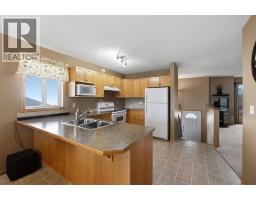Family room - 90 Drummond Avenue, Red Deer, AB T4R3A5 Photo 7