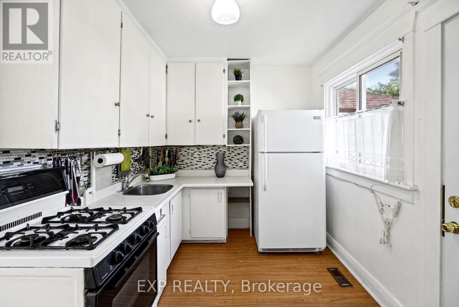 72 Newport Avenue, Toronto, ON photo 14