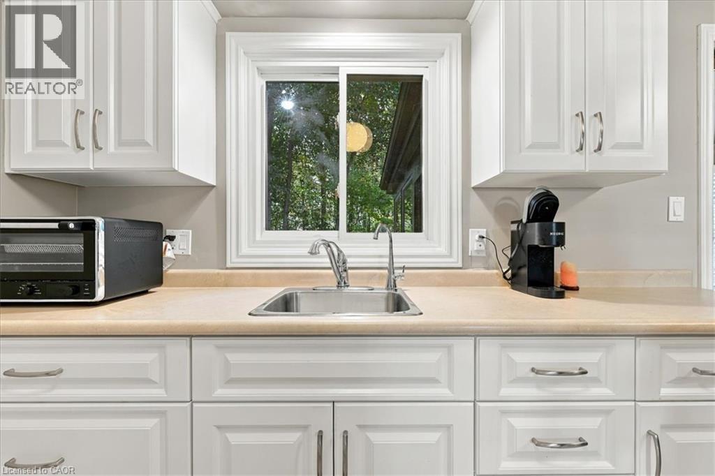 80 CHURCHILL Drive, Cambridge — photo 10