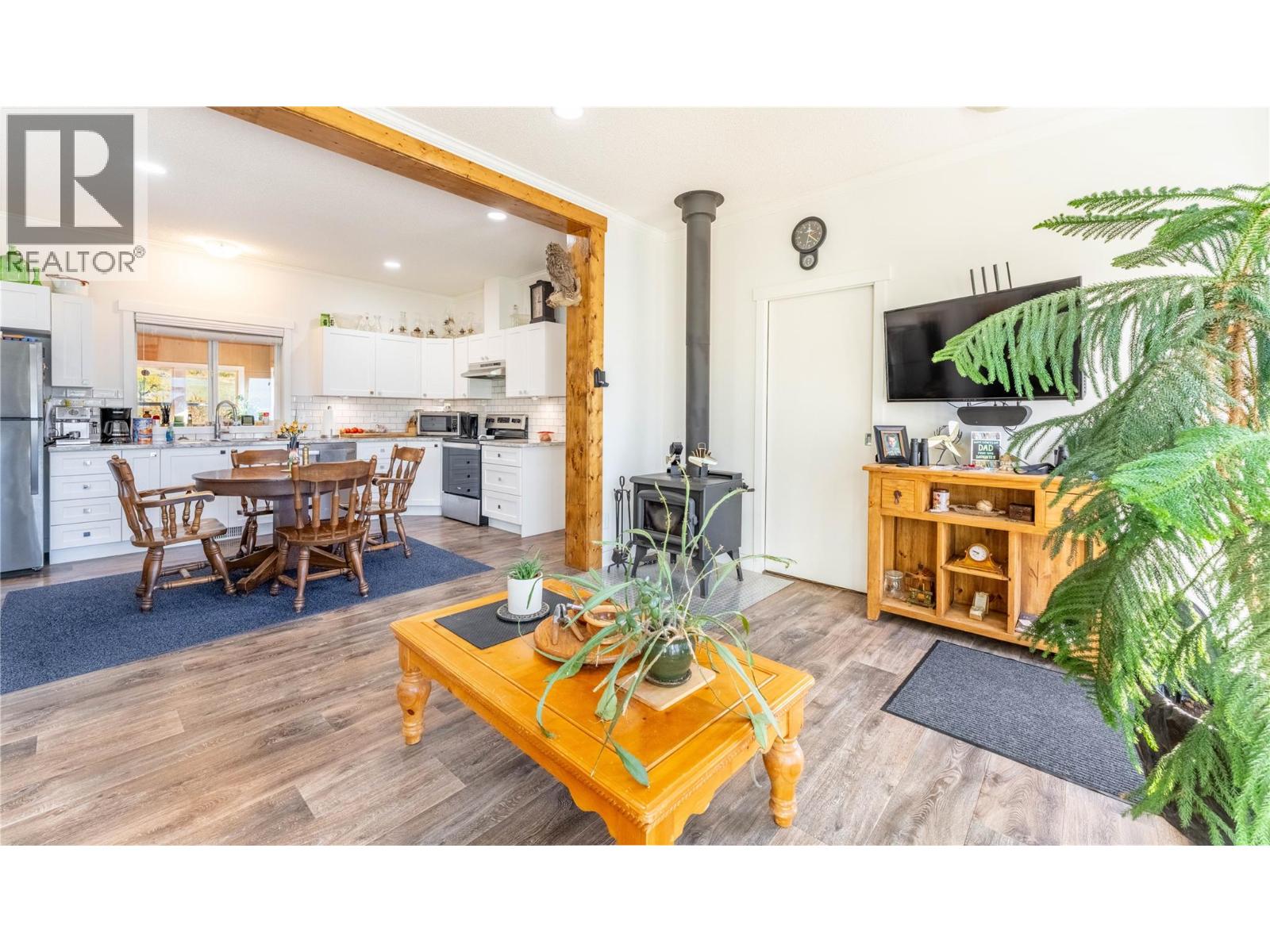 8732 3A Highway, Sirdar - Image 1