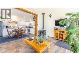 8732 3a Highway, Sirdar, BC V0B2N1 Photo 14