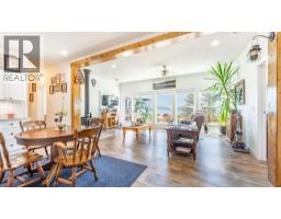 8732 3a Highway, Sirdar, BC V0B2N1 Photo 12