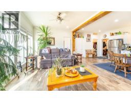 8732 3a Highway, Sirdar, BC V0B2N1 Photo 13