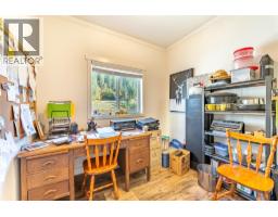8732 3a Highway, Sirdar, BC V0B2N1 Photo 34
