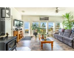 Primary Bedroom - 8732 3a Highway, Sirdar, BC V0B2N1 Photo 6