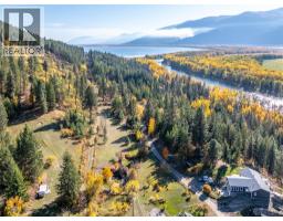 8732 3a Highway, Sirdar, BC V0B2N1 Photo 46