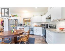8732 3a Highway, Sirdar, BC V0B2N1 Photo 9