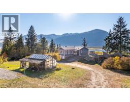 8732 3a Highway, Sirdar, BC V0B2N1 Photo 66
