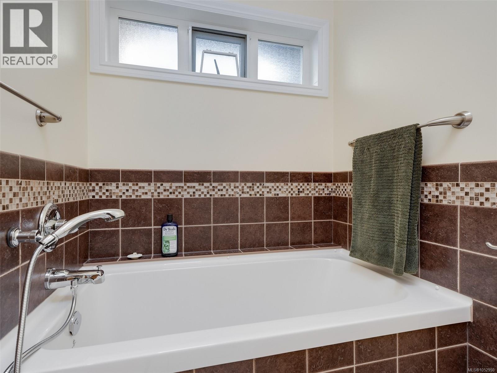 12 934 Boulderwood Rise, Saanich