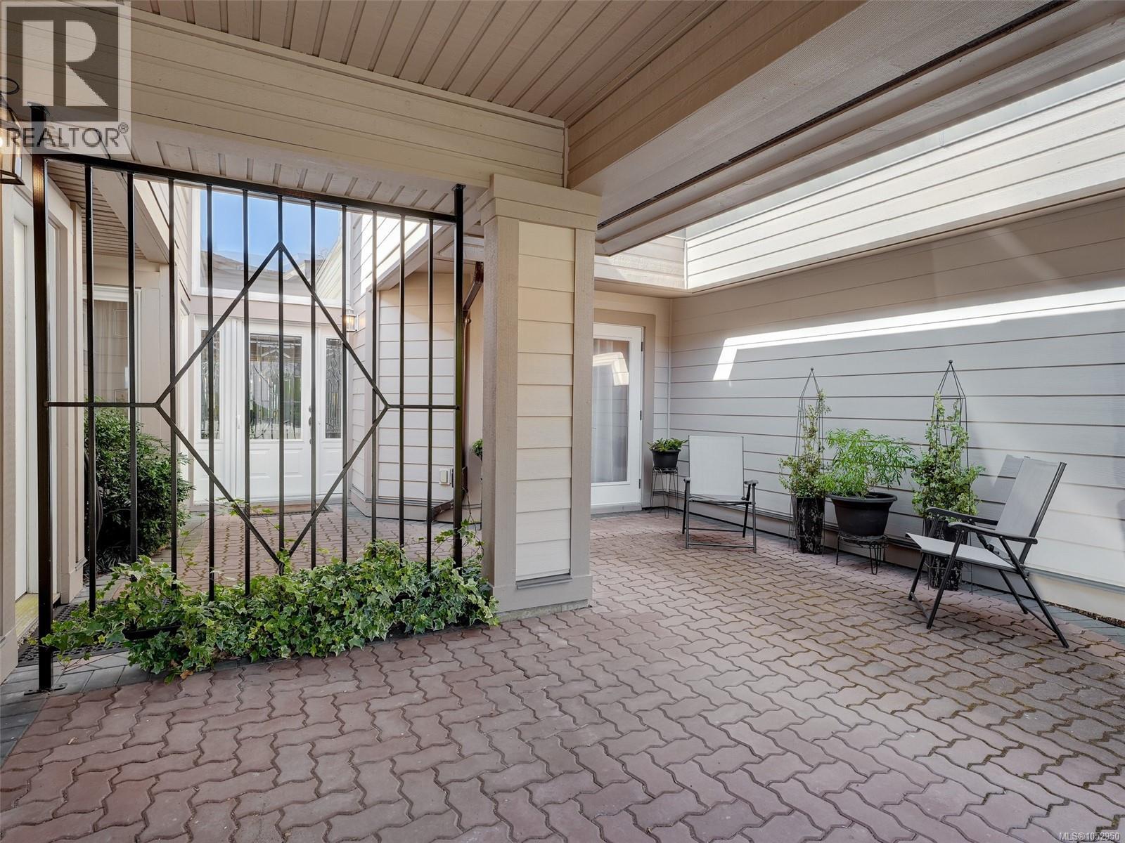12 934 Boulderwood Rise, Saanich