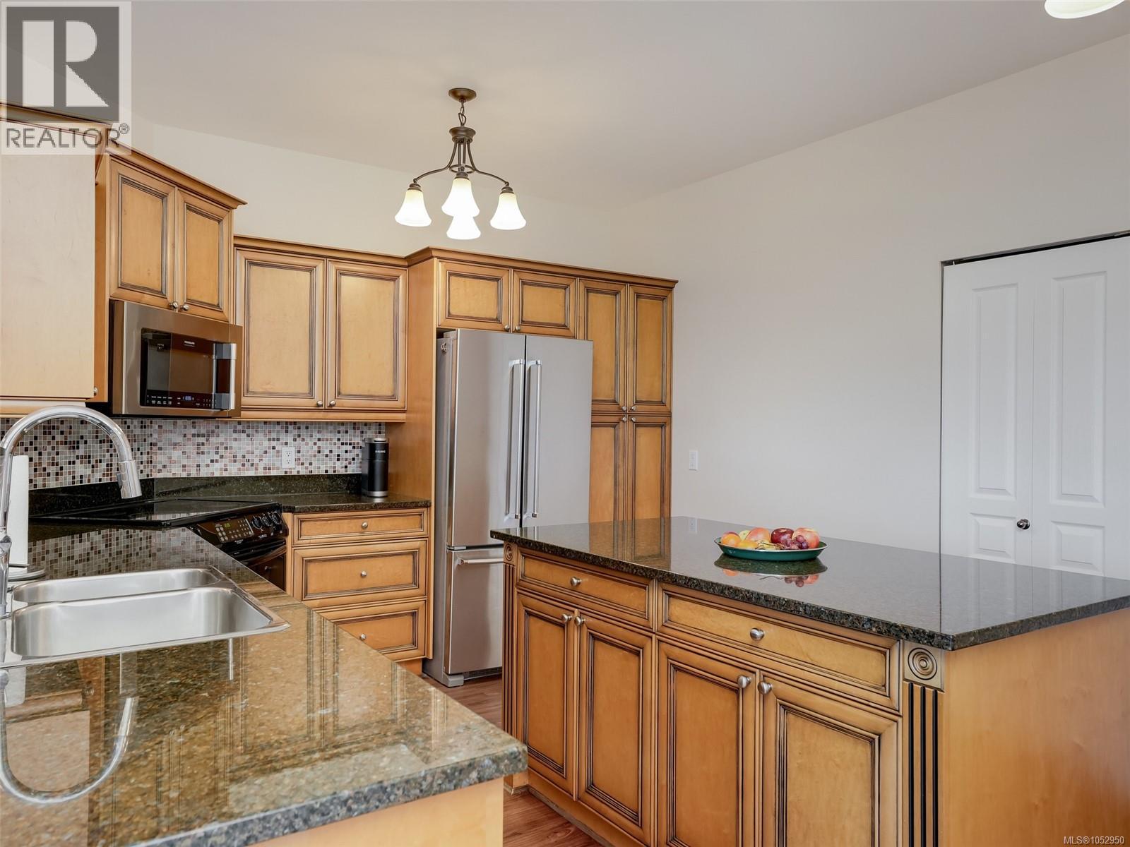 12 934 Boulderwood Rise, Saanich
