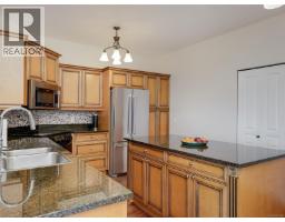 Kitchen - 12 934 Boulderwood Rise, Saanich, BC V8Y3H5 Photo 8