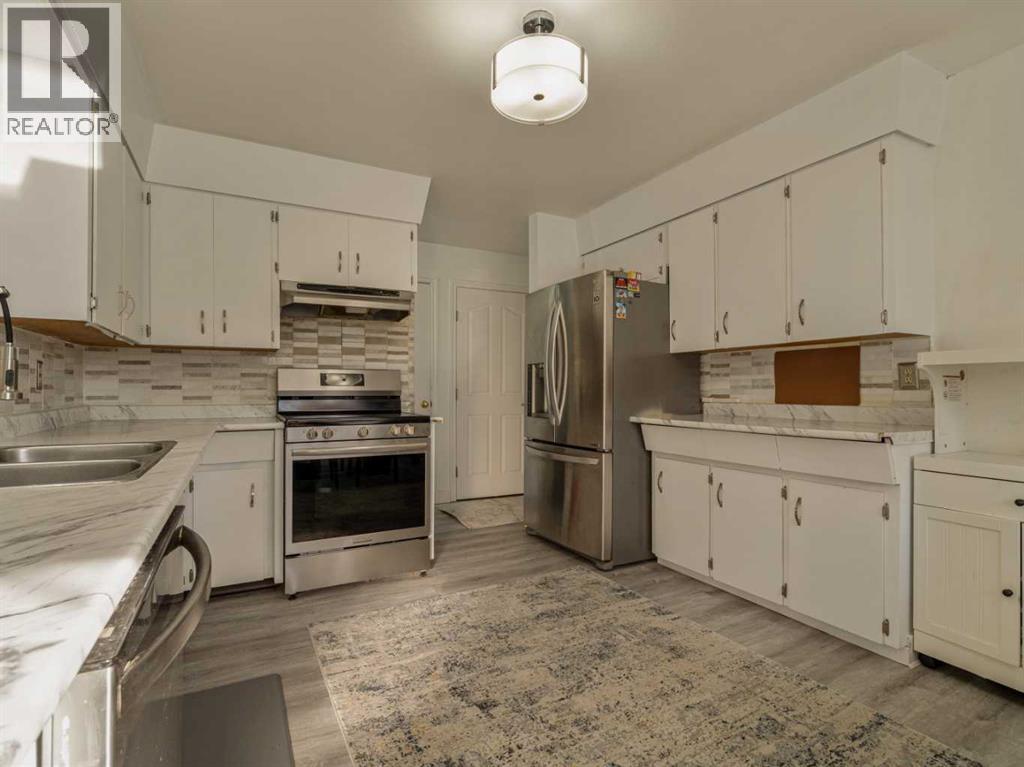 1216 Lakewood Road S, Lethbridge — photo 10