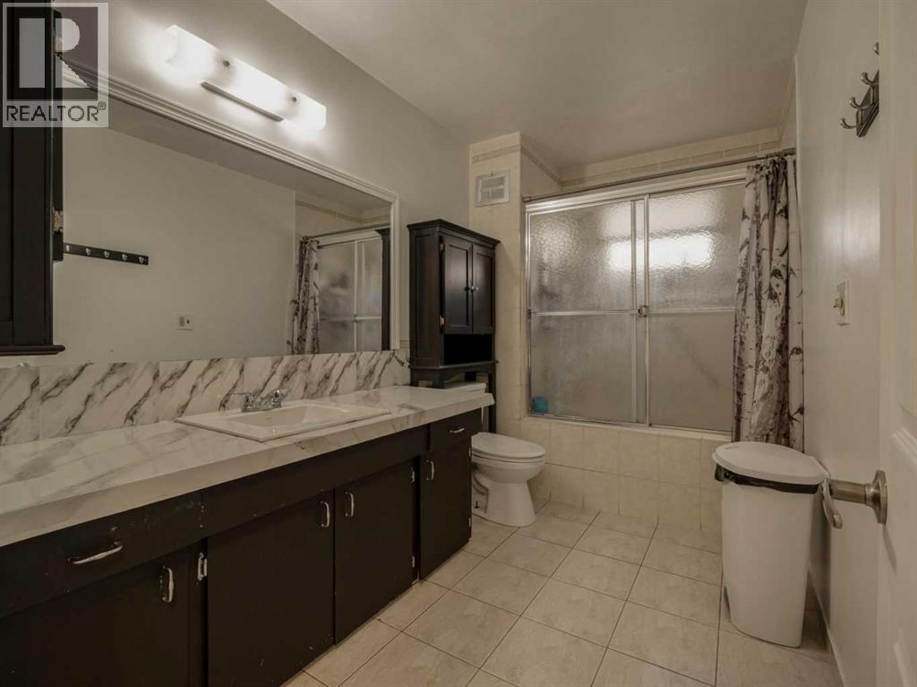 1216 Lakewood Road S, Lethbridge — photo 12