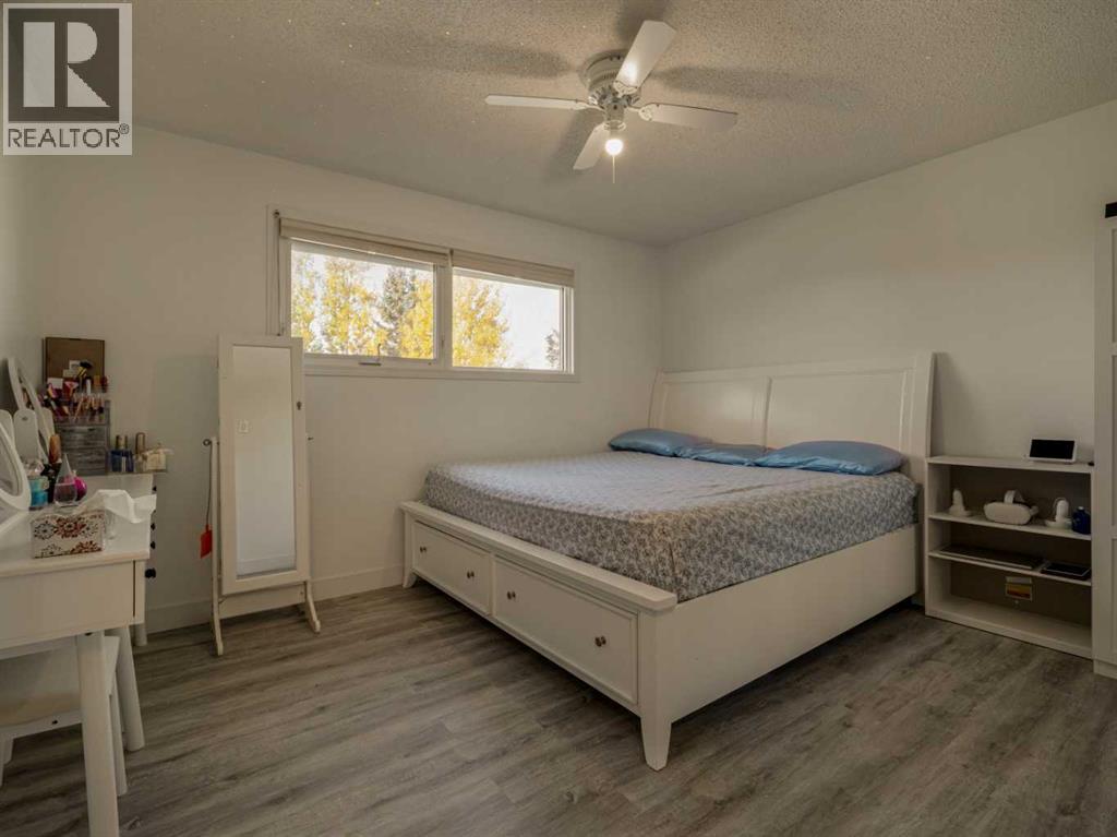 1216 Lakewood Road S, Lethbridge — photo 13