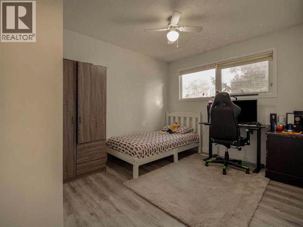 1216 Lakewood Road S, Lethbridge — photo 16