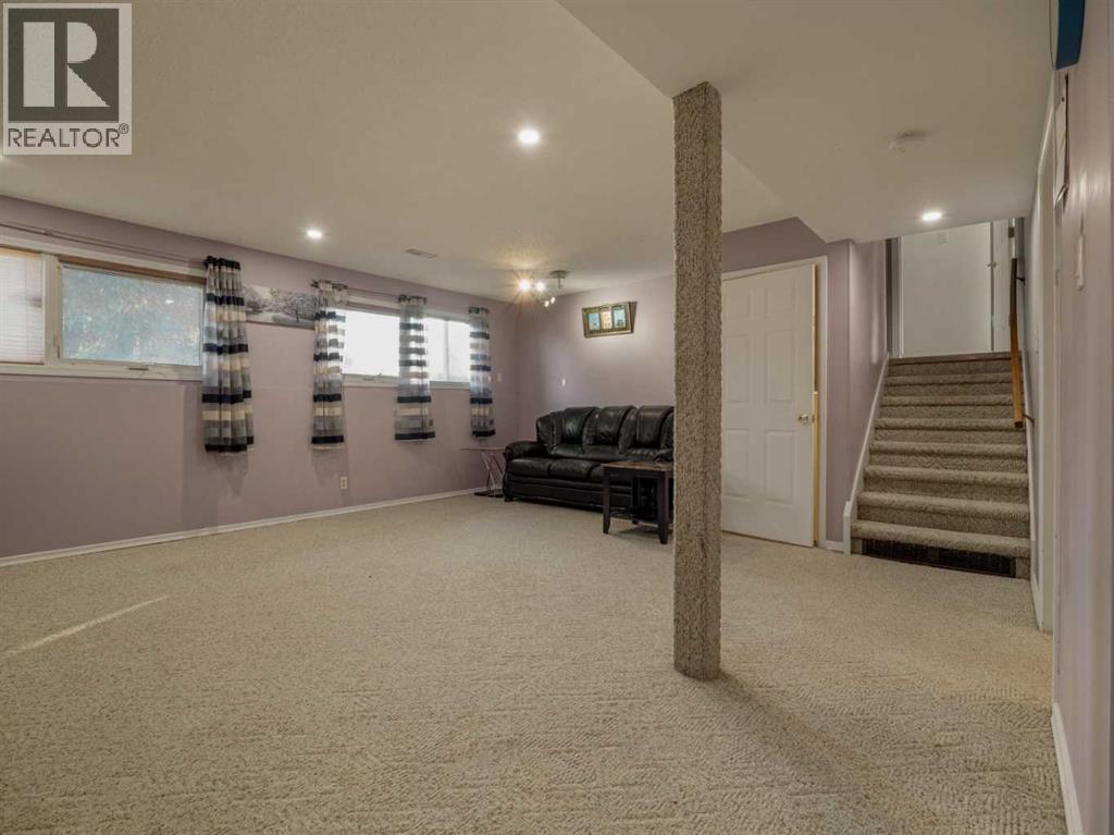 1216 Lakewood Road S, Lethbridge — photo 21
