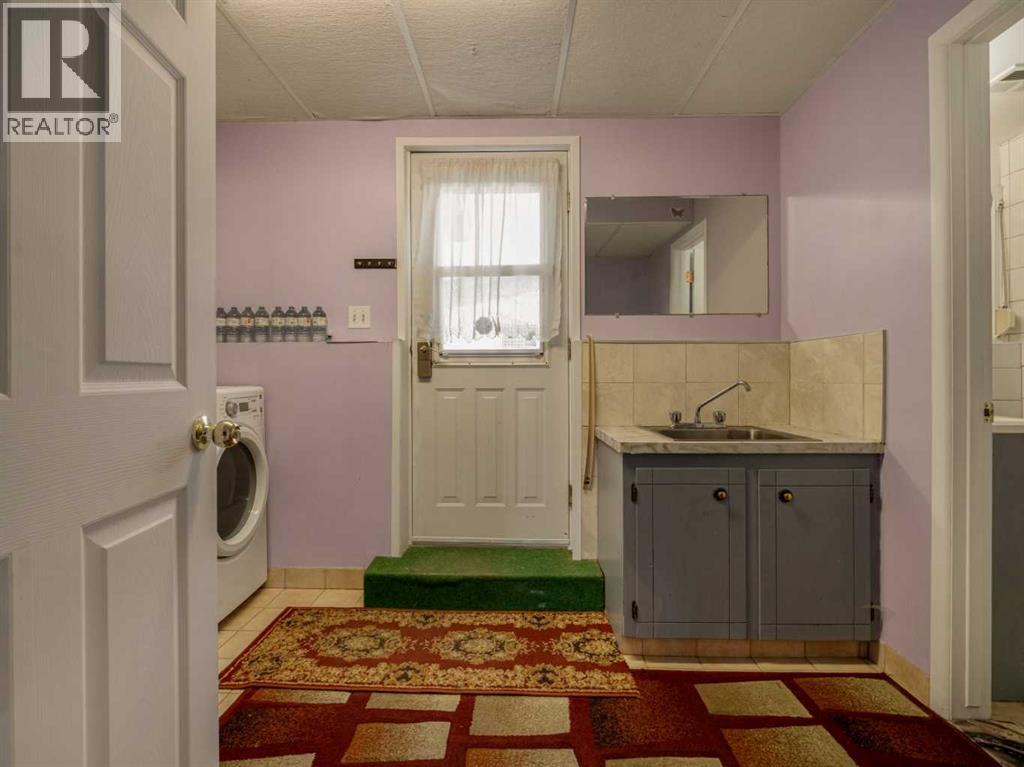 1216 Lakewood Road S, Lethbridge — photo 22