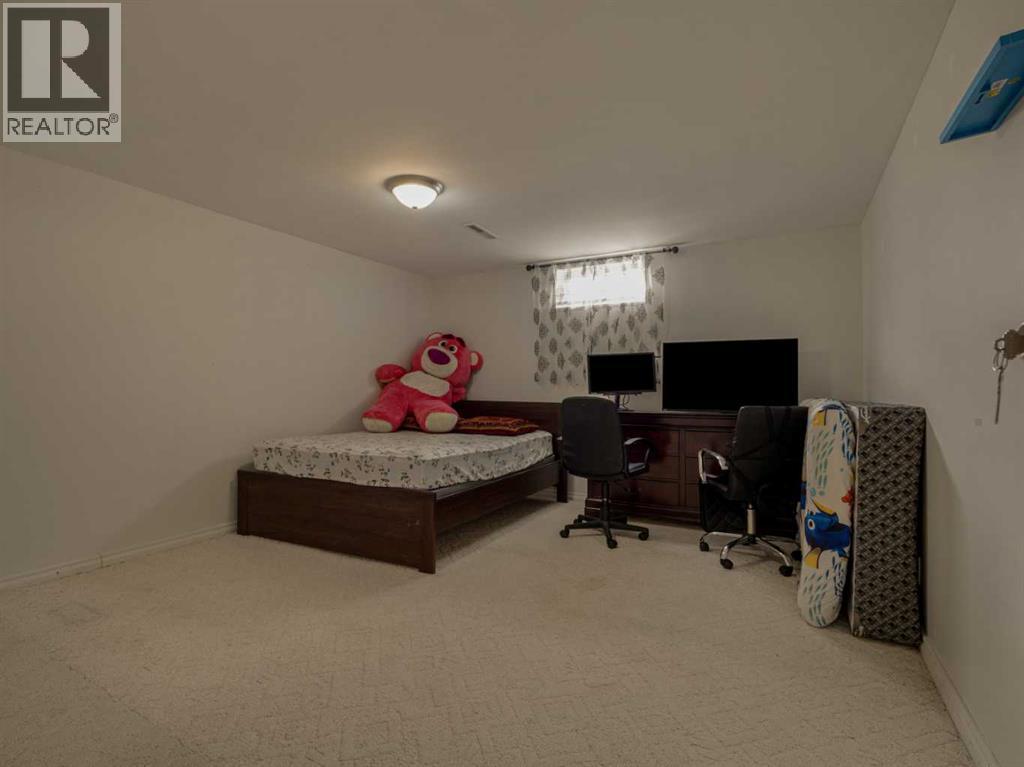 1216 Lakewood Road S, Lethbridge — photo 24