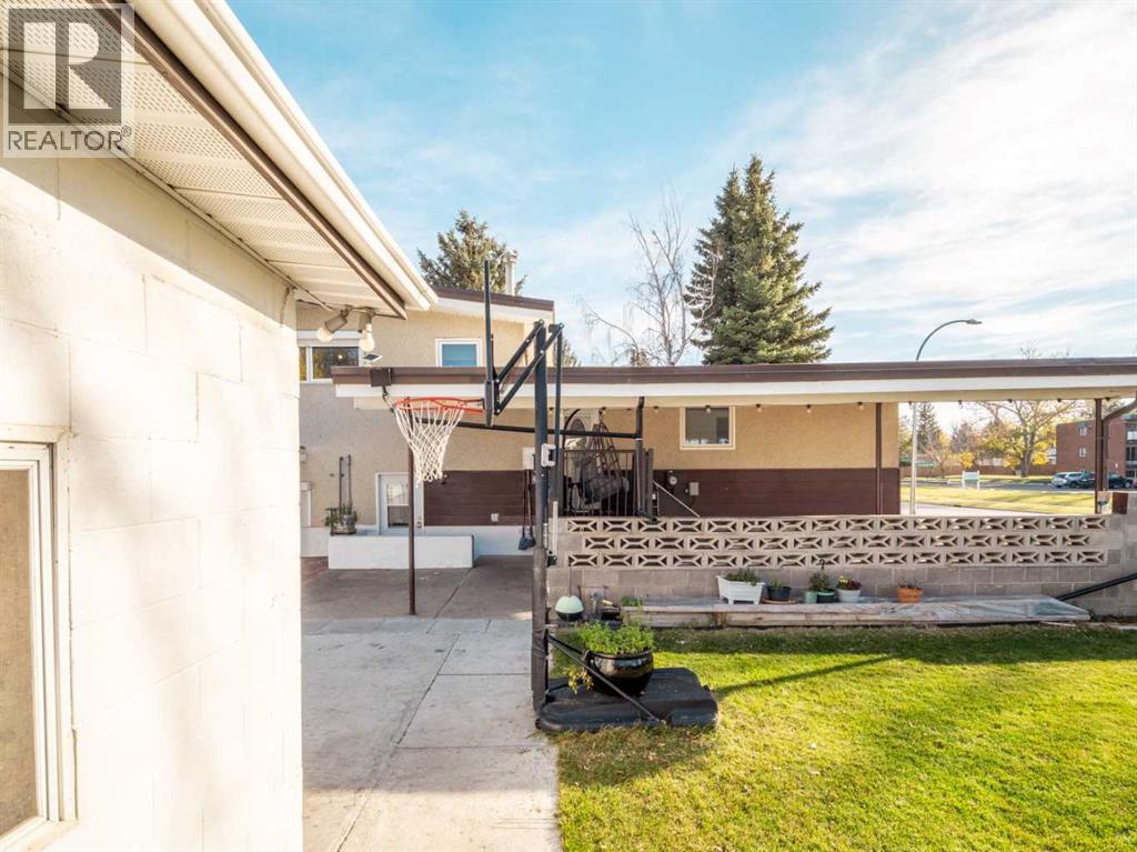 1216 Lakewood Road S, Lethbridge — photo 32