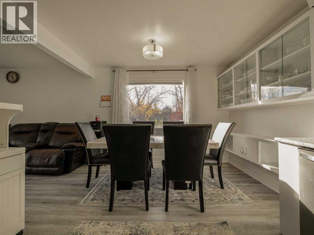 1216 Lakewood Road S, Lethbridge — photo 9