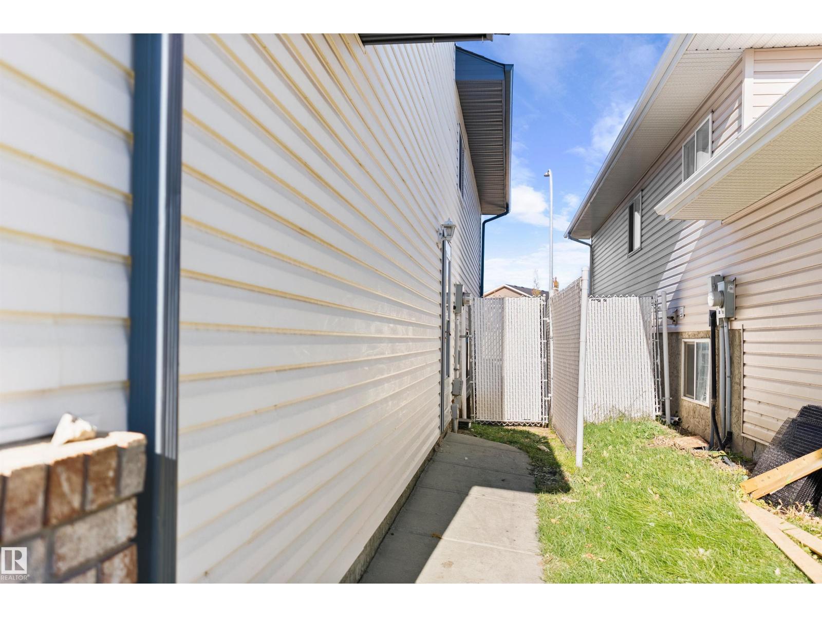 8010 166A AV NW, Edmonton — photo 3