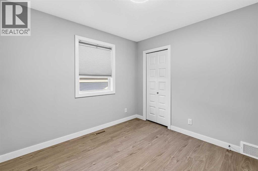 10 Travis Close, Red Deer — photo 16