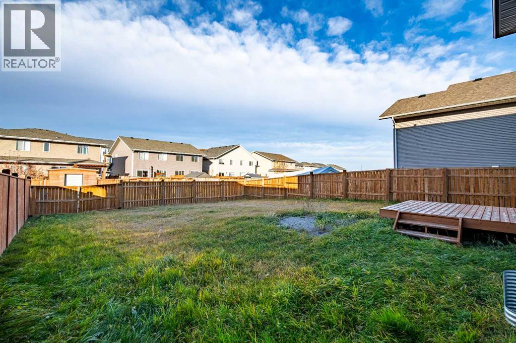 10 Travis Close, Red Deer — photo 22