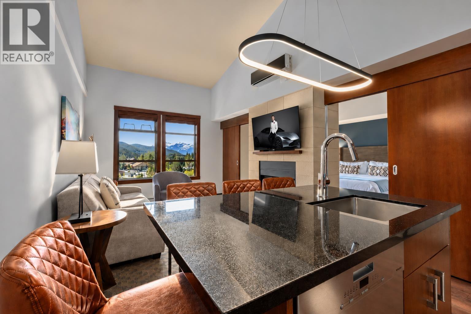 404A 2020 LONDON LANE, Whistler - Image 1