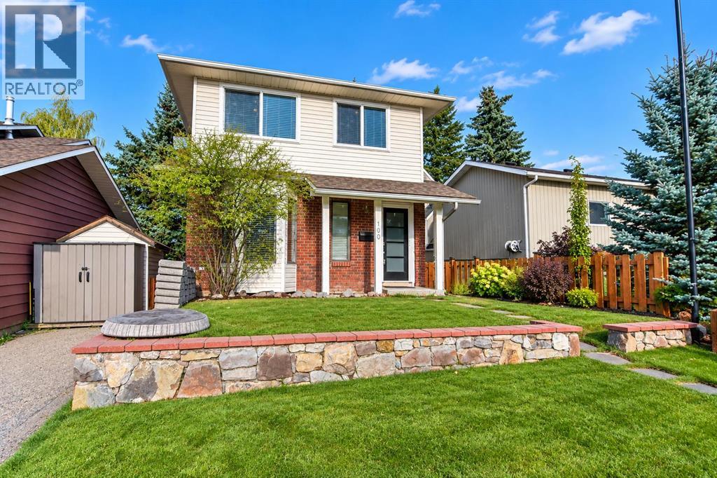 Photo of 100 Coach Manor Rise SW, Calgary