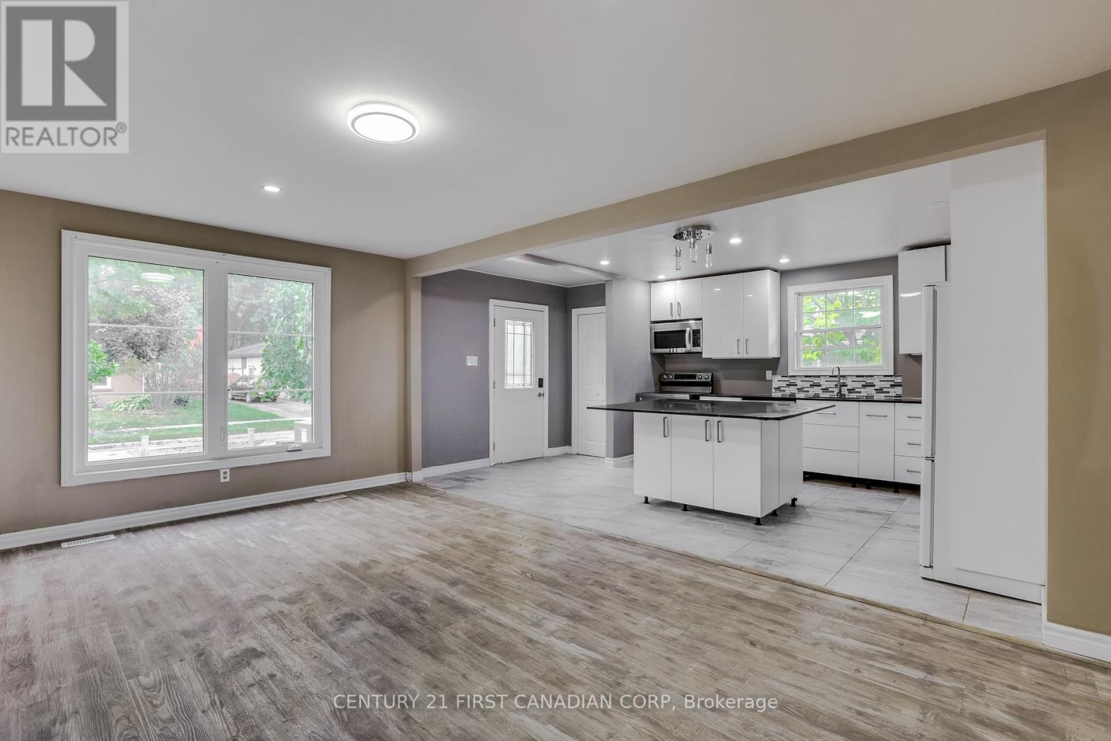 63 Renny Unit MAIN photo 3