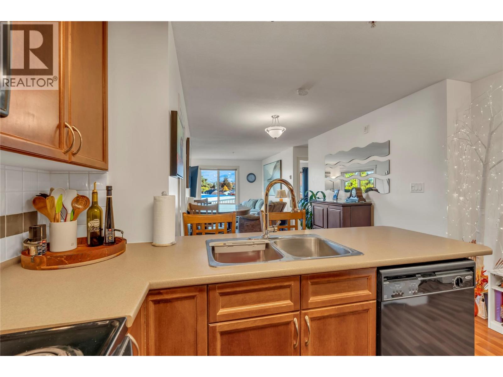 #312 256 Hastings Avenue - 6