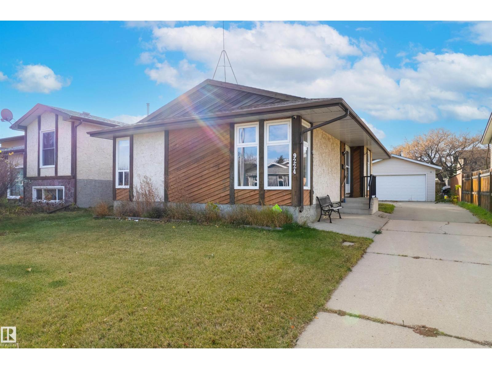 9224 82 Street, Pineview Fort Sask. — photo 1 of 30: Property photo