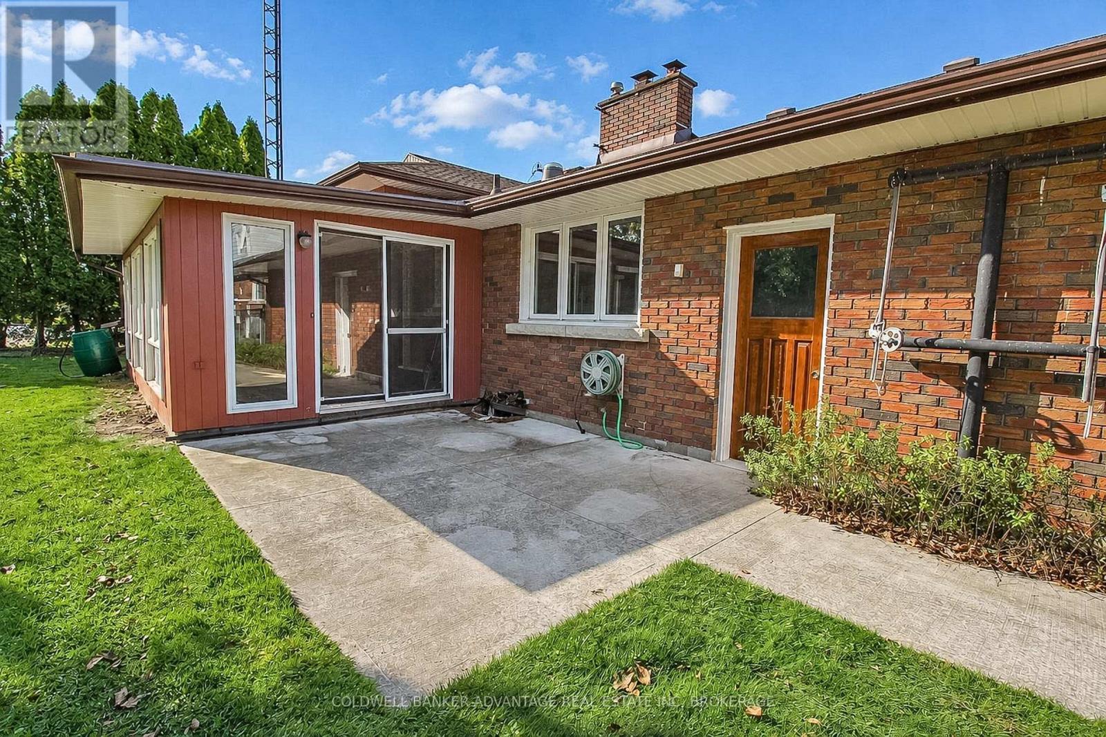 490 NIAGARA STREET - 35