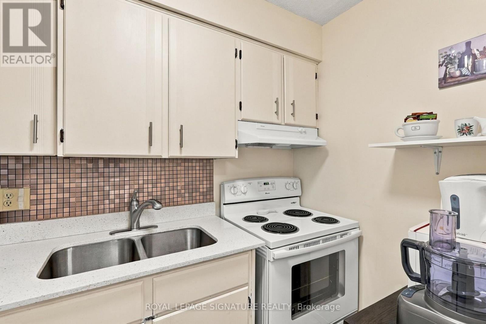 5-410- 50 Old Kingston Road, Toronto, ON photo 16
