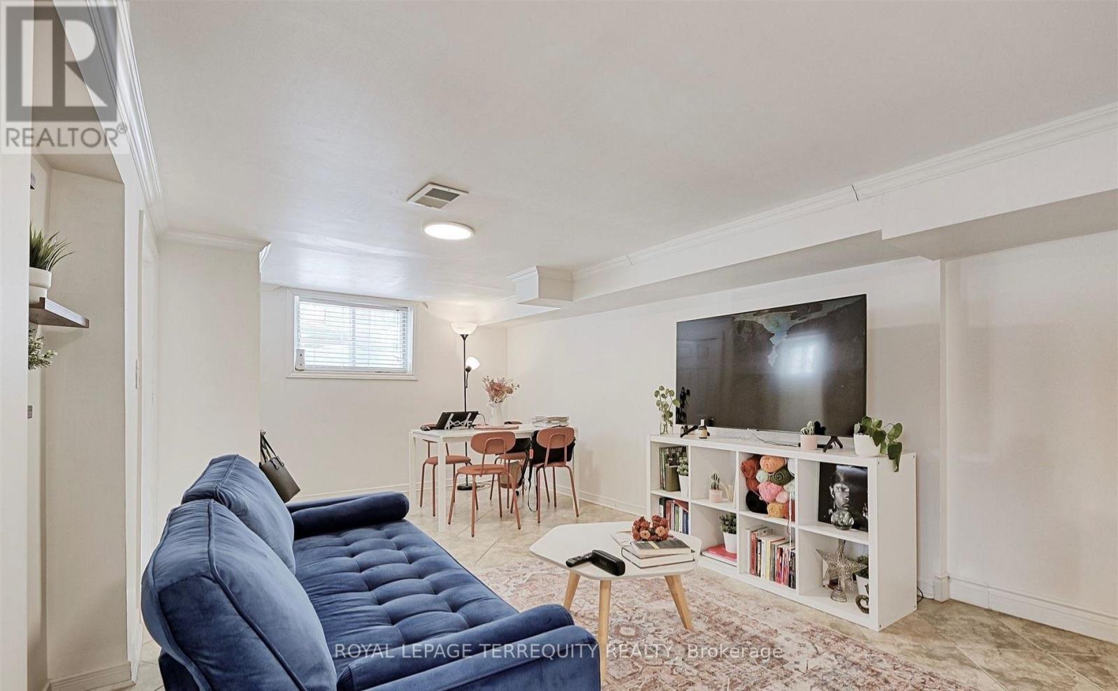 LOWER - 471 GILBERT AVENUE, Toronto (Caledonia-Fairbank) — photo 2