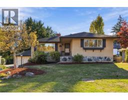 1161 Hadfield Ave, Esquimalt, BC V9A5N8 Photo 17