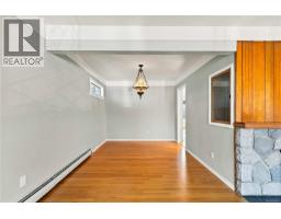 1161 Hadfield Ave, Esquimalt, BC V9A5N8 Photo 23