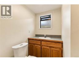 1161 Hadfield Ave, Esquimalt, BC V9A5N8 Photo 47