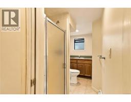1161 Hadfield Ave, Esquimalt, BC V9A5N8 Photo 48
