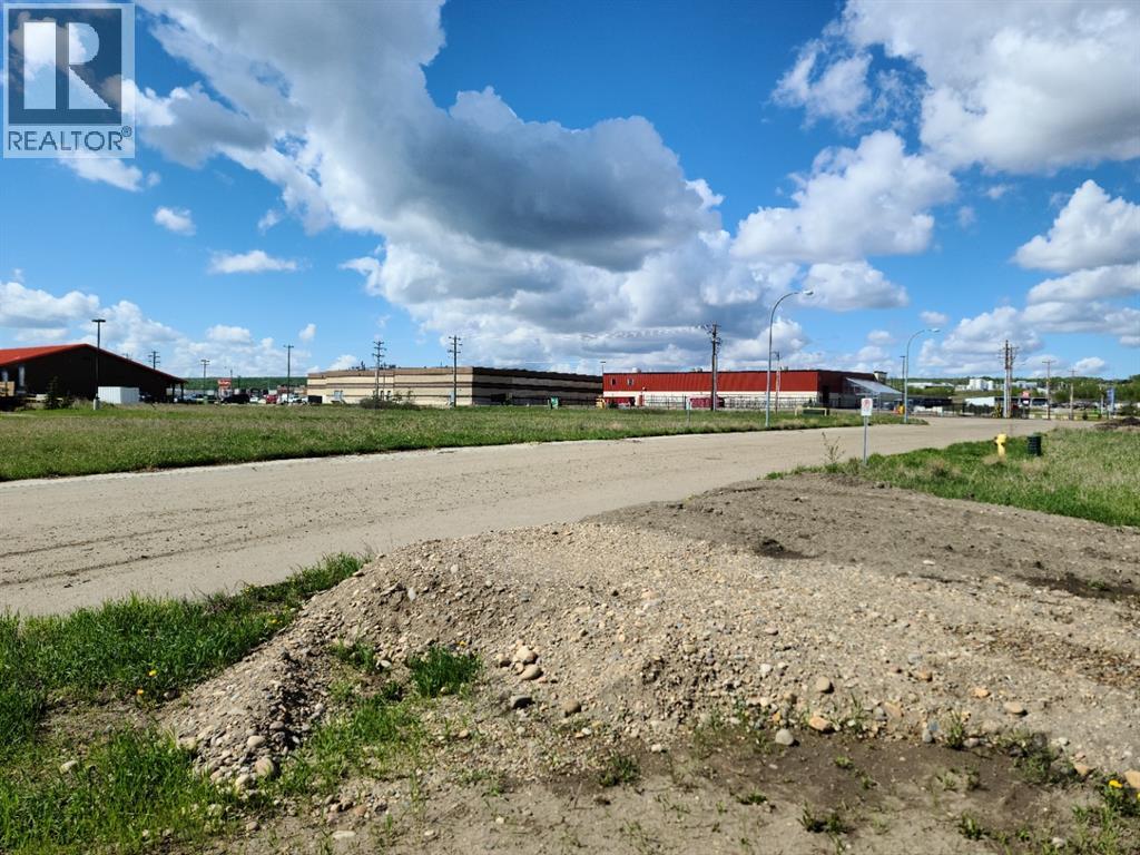 8016 97 Avenue, Peace River — photo 2